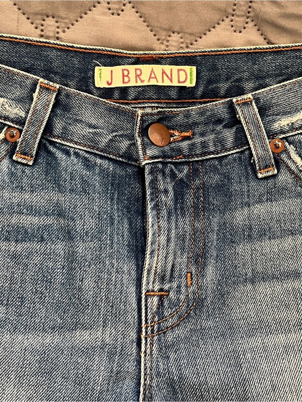 J Brand Shambles Low Rise Cuffed Denim Shorts Size 28 Style 1041U353 Cut 3176 - Picture 2 of 8